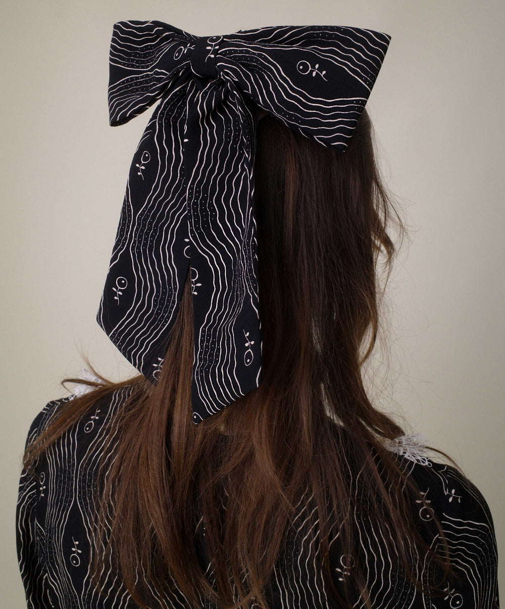 Berry Crepe Bow Hair Clip - Anna Sui Online
