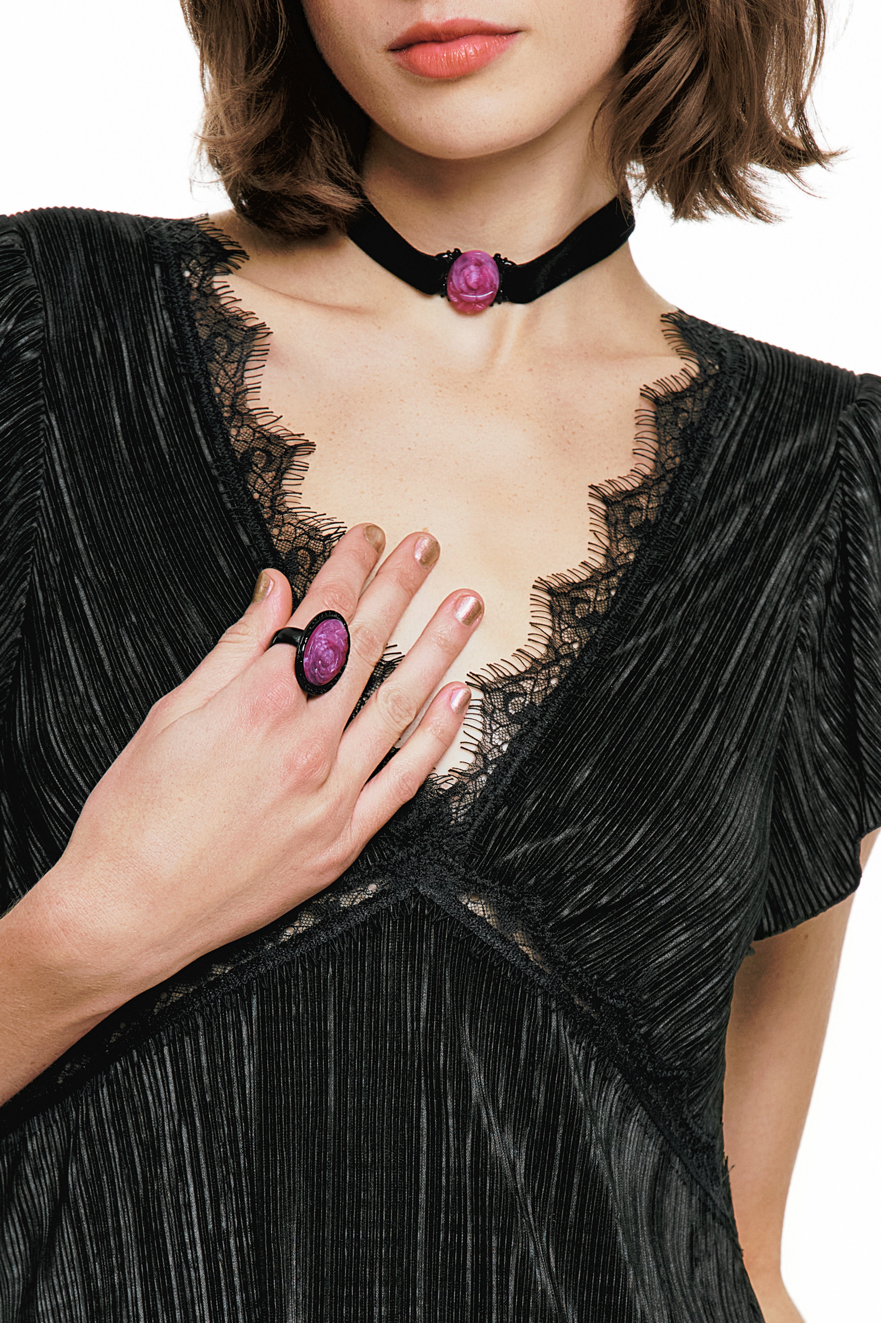 Oval Rose Choker - Dusty Rose - Anna Sui Outlet