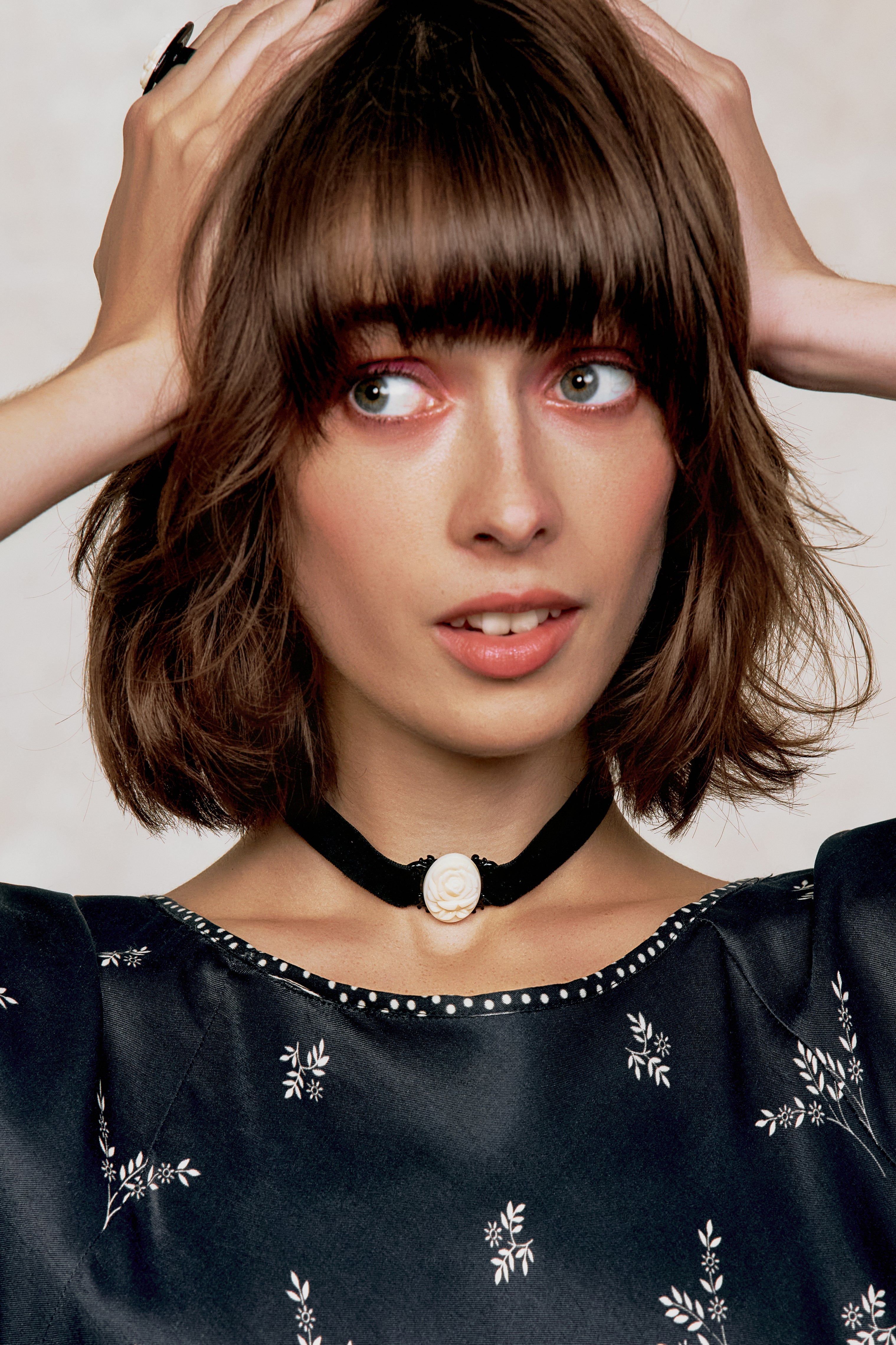 Oval Rose Choker - Ivory - Anna Sui US