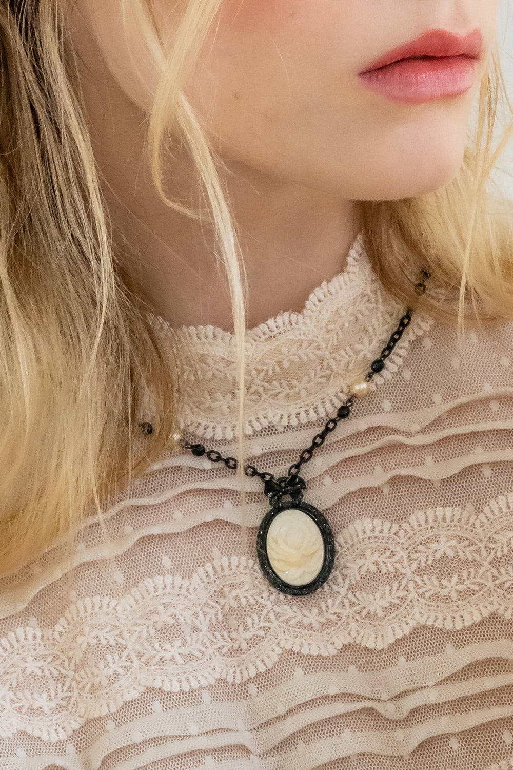 Carved Rose Victorian Frame Necklace - Ivory - Anna Sui Sale