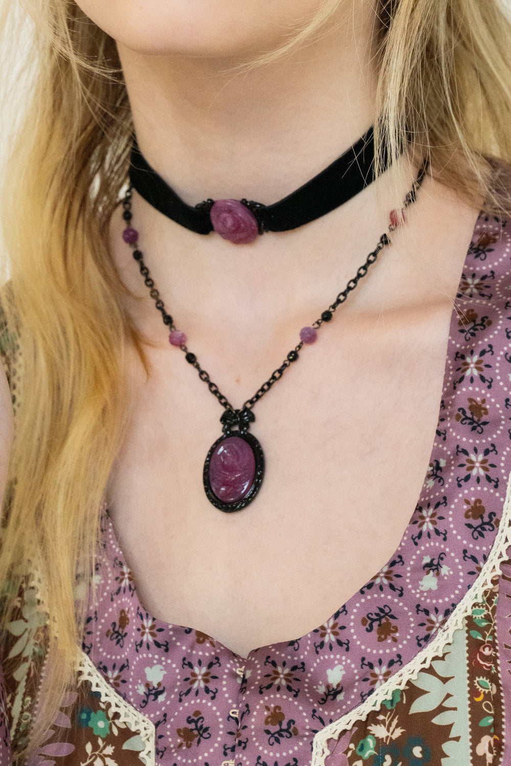 Carved Rose Victorian Necklace & Choker Set – Dusty Rose - Anna Sui Discount