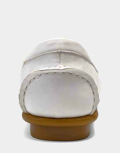Aerosoles Casual Flat in Bright White