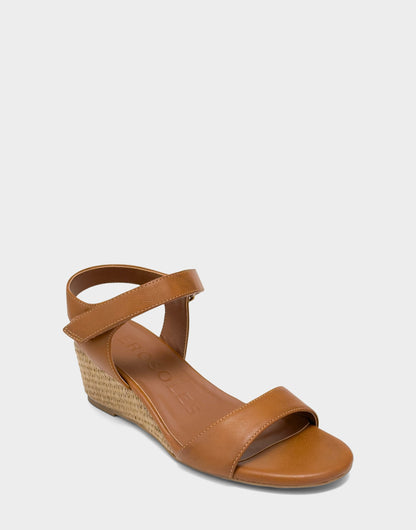 Aerosoles Wedge Sandal in Tan