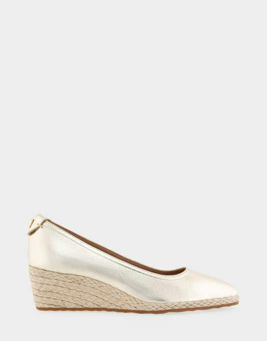 Aerosoles Wedge Heels in Soft Gold