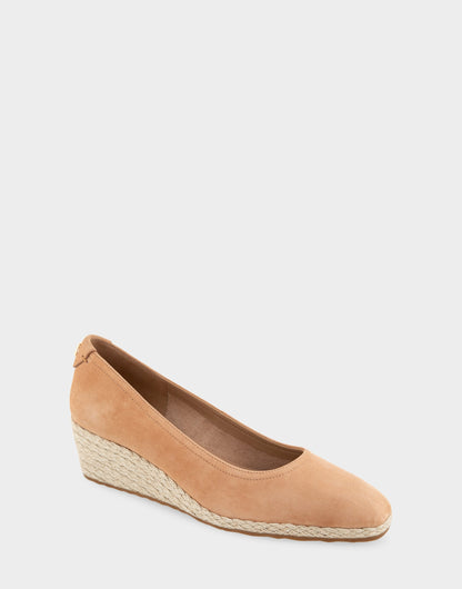 Aerosoles Wedge Heels in Tan