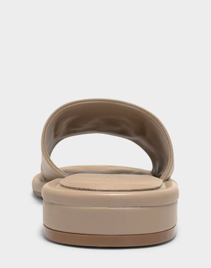 Aerosoles Flat Sandal in Natural