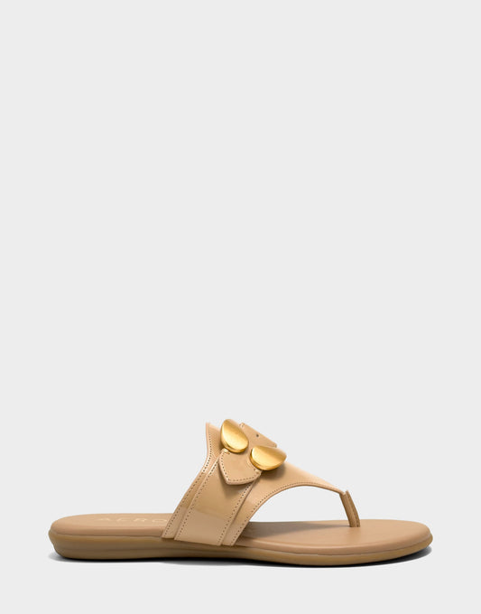 Aerosoles Flat Sandal in Natural Patent