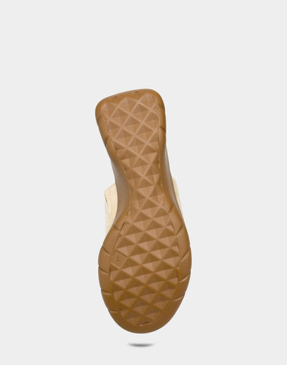 Aerosoles Sandal in Soft Gold